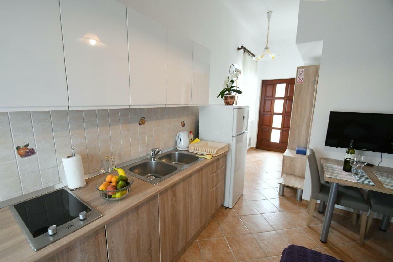 Studio Apartman Kris Marinici  Zewnętrze zdjęcie